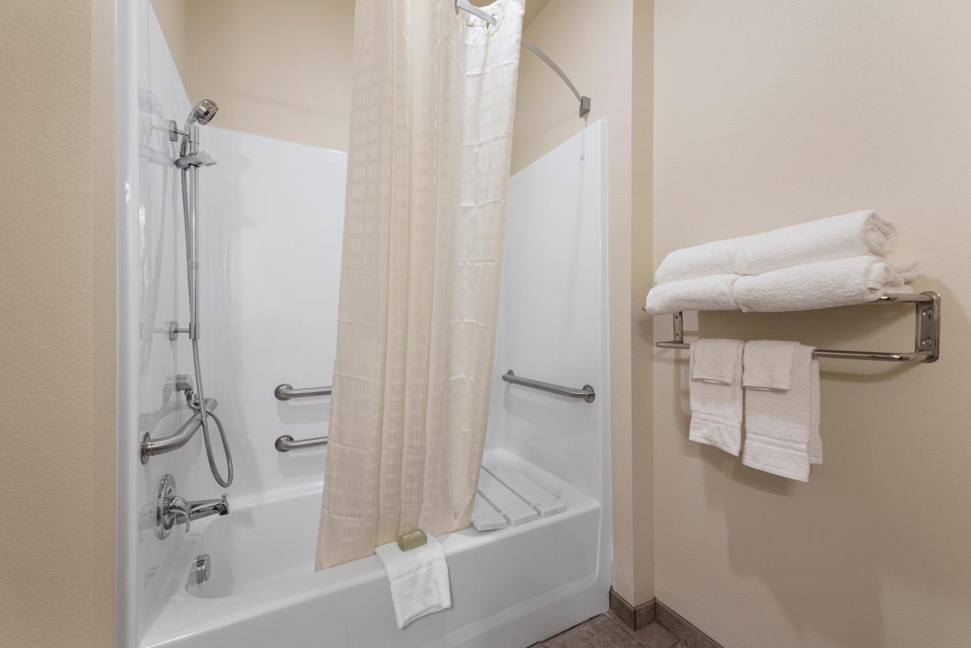 Cobblestone Hotel & Suites - Bellefontaine Eksteriør billede